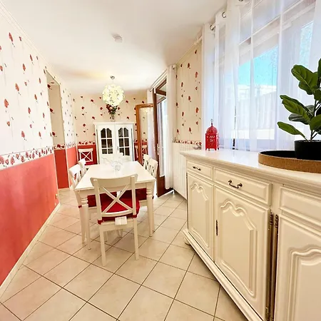 Casa vacanze Lumineux 3Chambres,15Mn Paris, Terrasse, Parking Groslay